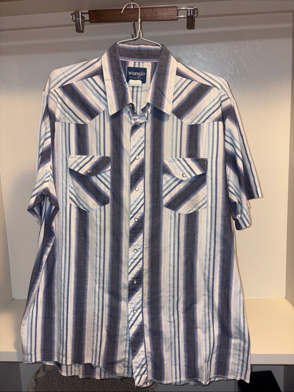 Wrangler Men’s Short Sleeve Blue & White Striped Button-Down Shirt